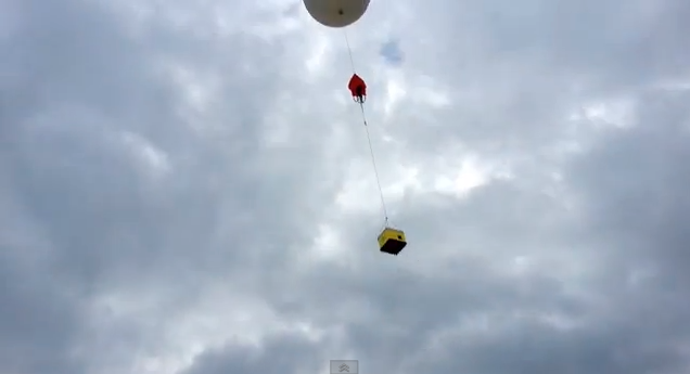LG_G2___Film_the_Earth_from_the_stratosphere_with_13_MP_OIS_Camera_-_YouTube 2