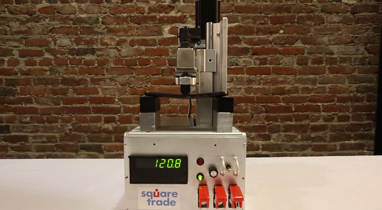 SquareTrade_Shows_Samsung_S6_Edge_as_Bendable_as_iPhone_6_Plus___More_Likely_to_Crack_Under_Pressure_-_YouTube 3