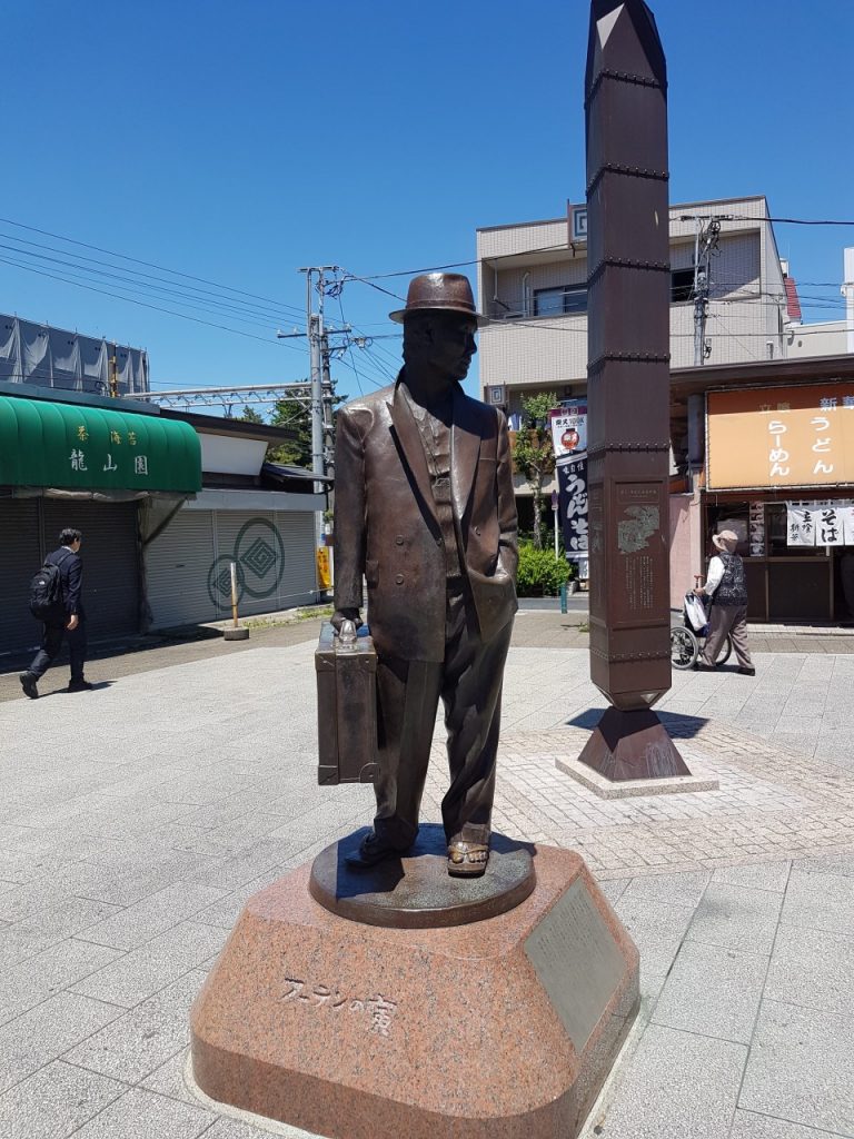 駅前の寅さん