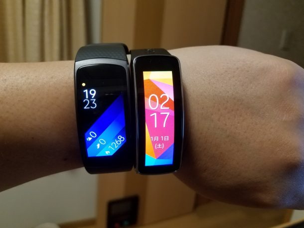 左がGear Fit2、右がGear Fit