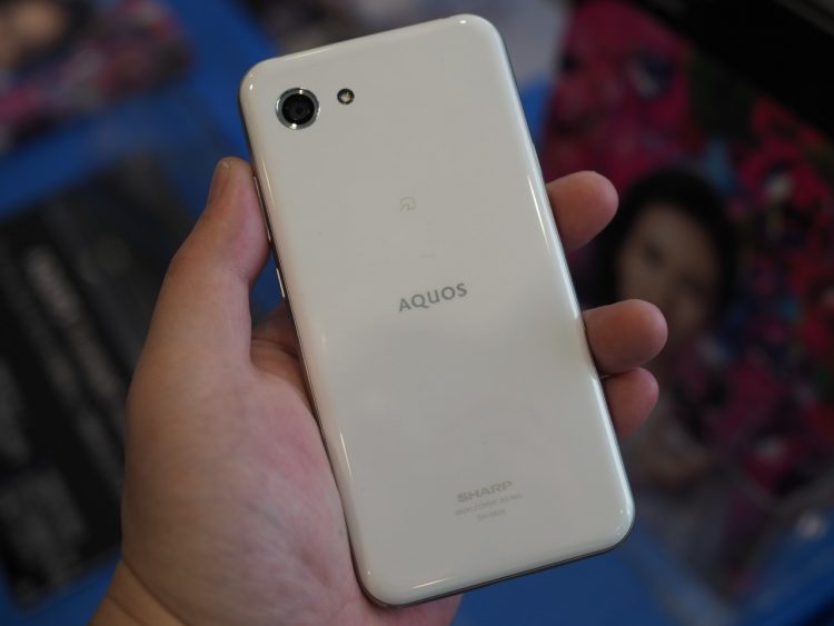 AQUOS R Compact