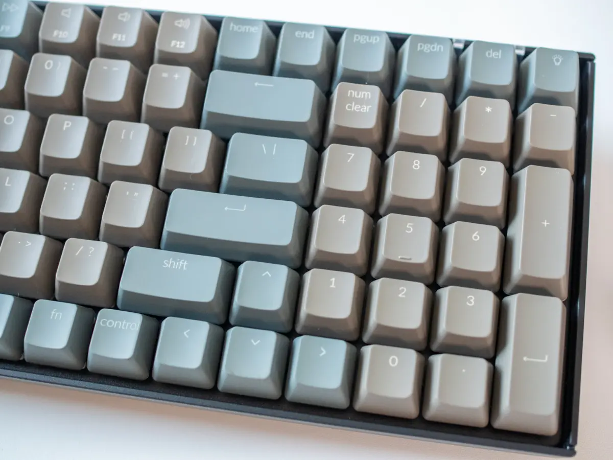クリーム色 テンキー付きキーボード PB110243.jpg.webp