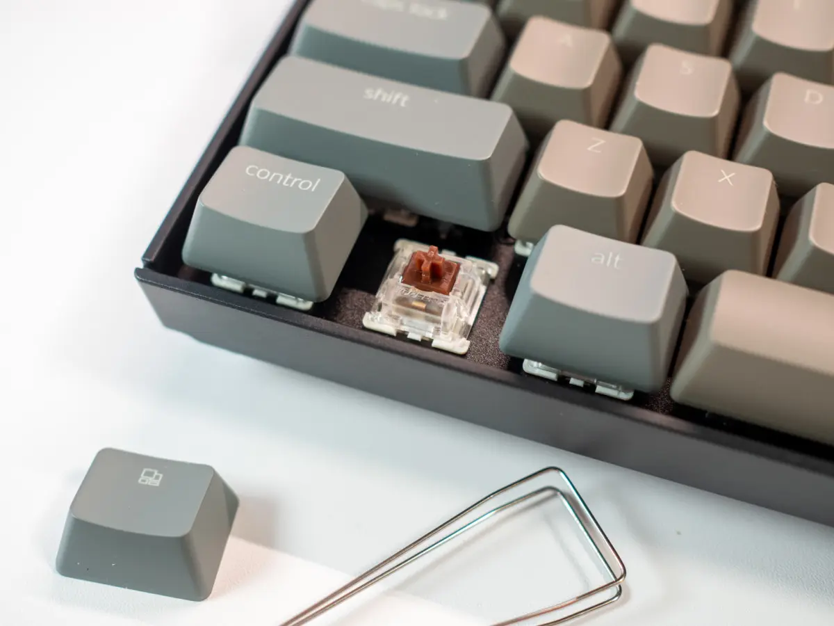クリーム色 テンキー付きキーボード PB110243.jpg.webp