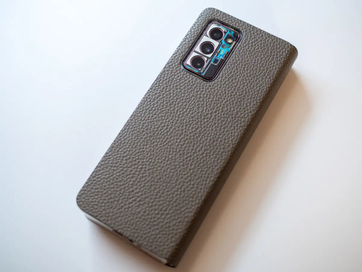 Galaxy Z Fold2をThom Browne Edition風にする手帳型ケースを