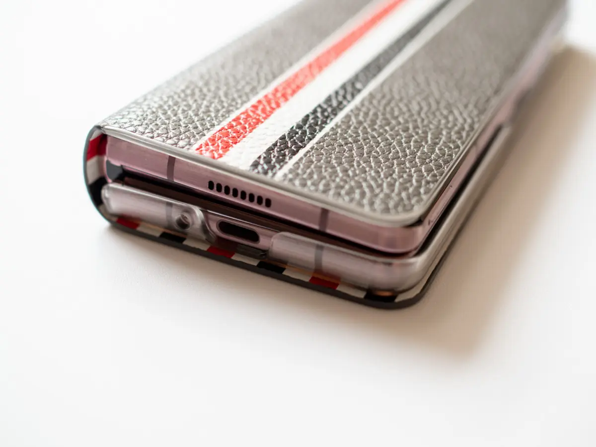 Galaxy Z Fold2 THOM BROWNEケース付き Samsung Galaxy Z Fold2 5G THOM BROWNE Edition 256GB Factory