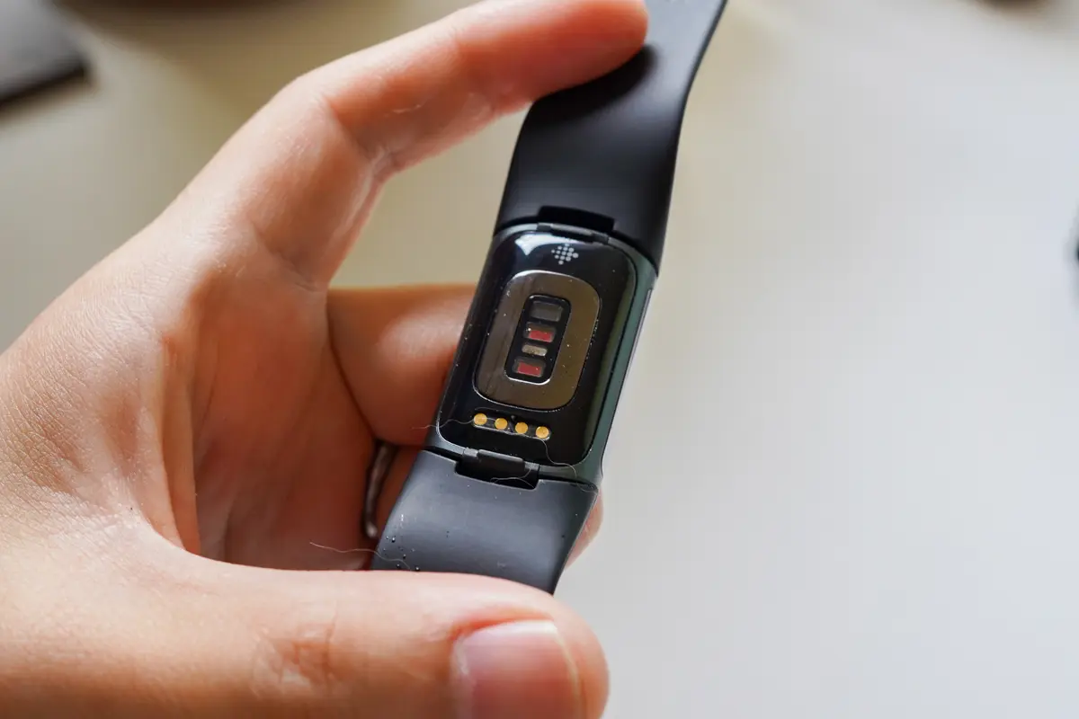 poc-fさん専用【新品未使用】FITBIT CHARGE5 Amazon.co.jp: Fitbit Charge 5 ブラック-グラファイト日本正規