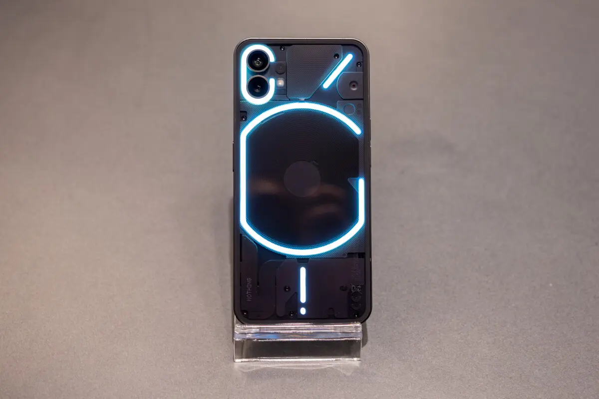 nothing phone 1 ジャンク(落下の画面割れフレームキズ有り) nothing phone 1 ジャンク(落下の画面割れフレームキズ有り)