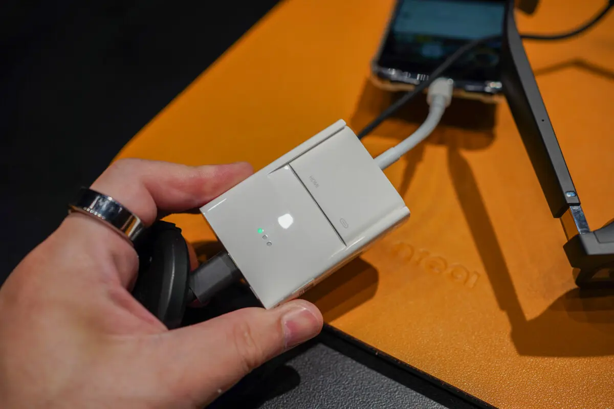 ARグラス「Nreal Air」がiPhoneやMacでも利用可能に。変換 ARグラス「Nreal Air」がiPhoneやMacでも利用可能に。変換
