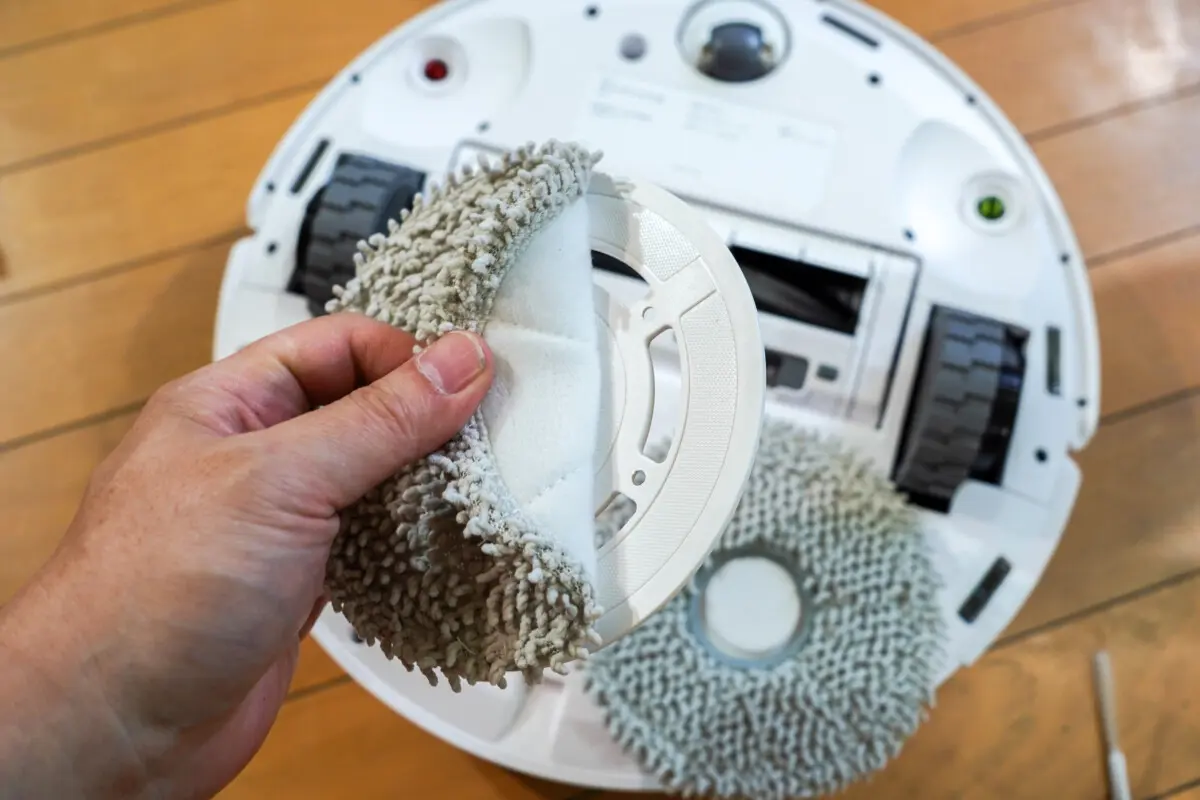 自動ゴミ収集機能にモップの自動洗浄機能も搭載「ECOVACS DEEBOT T10