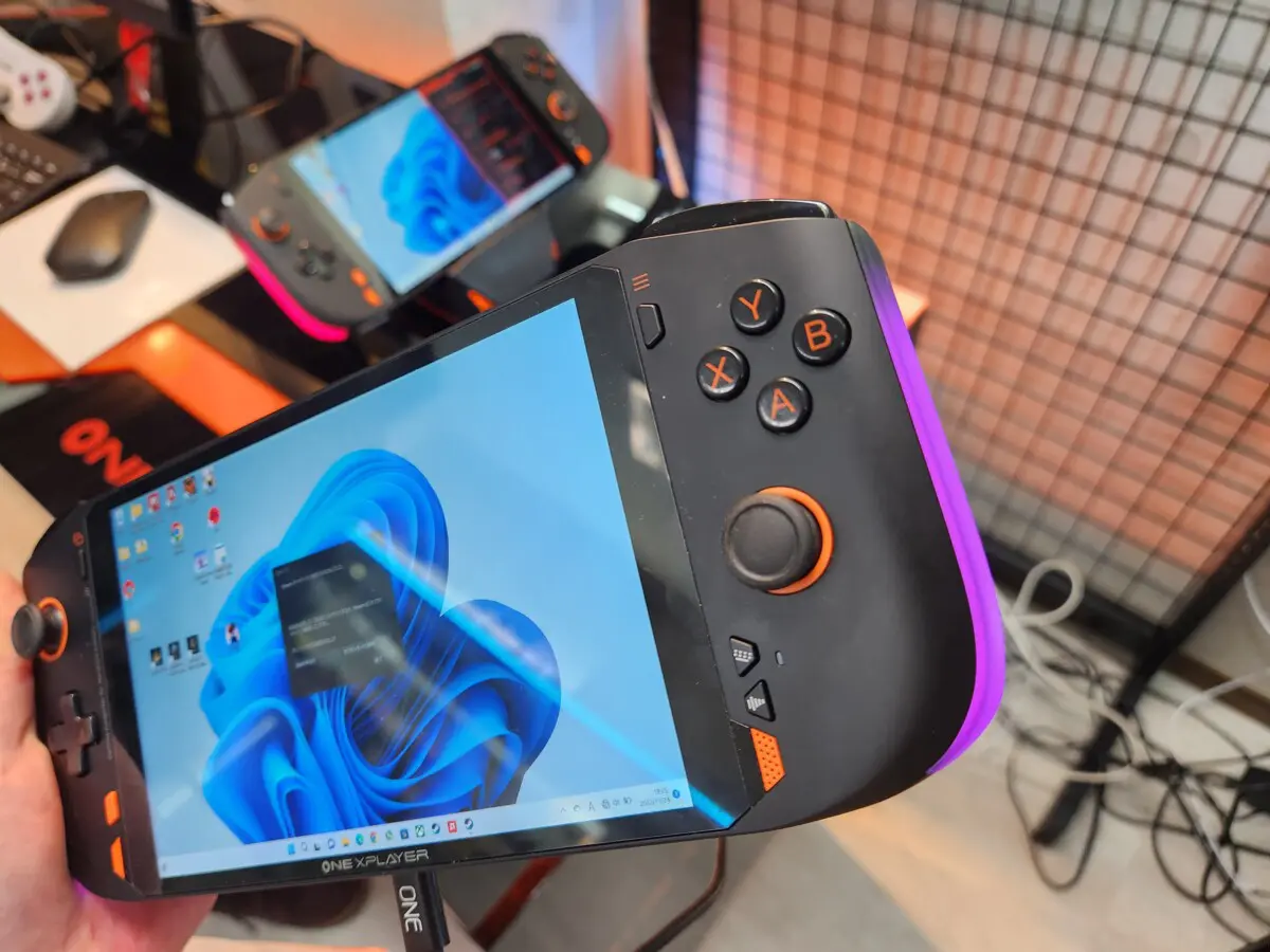 Ryzen 7 6800U搭載の「ONEXPLAYER mini PRO」12月22日に国内発売