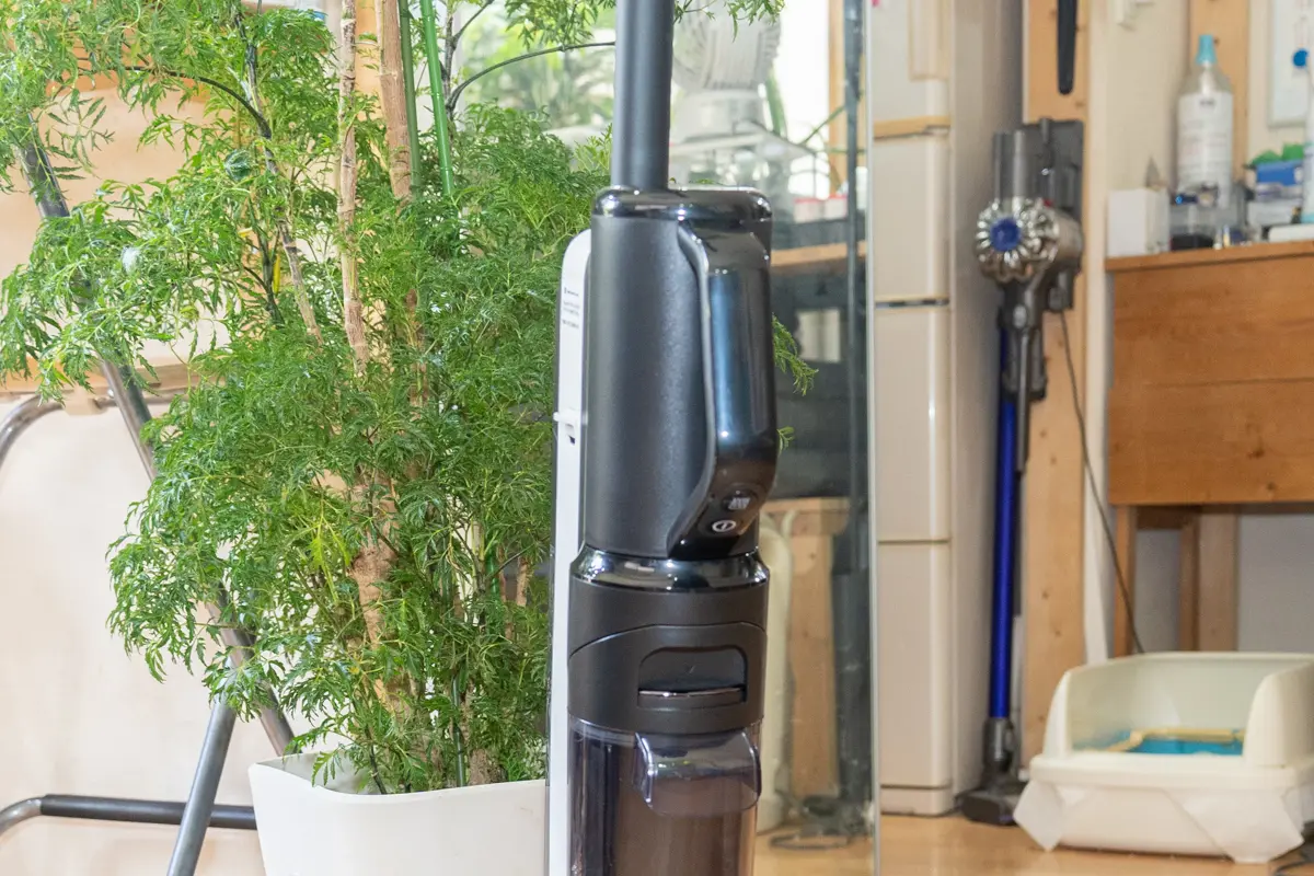 ハンディクリーナーにもなるスティック型水拭き掃除機「FLOOR