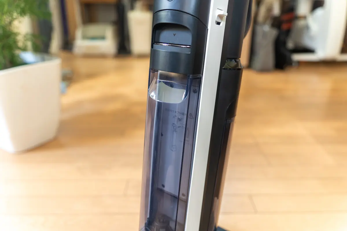 ハンディクリーナーにもなるスティック型水拭き掃除機「FLOOR