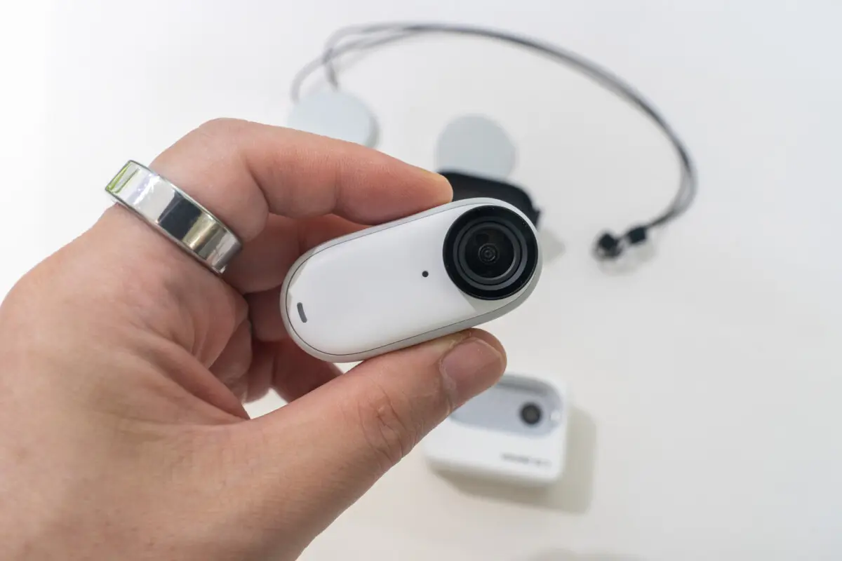 テスト使用のみ Insta360 go 最軽量アクションカム 53gの超軽量アクションカメラ「Insta360 GO Ultra」が登場。AI