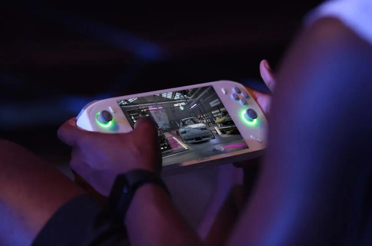 AOKZOE A2のクラファン開始。ONEXPLAYER Mini Proのドッキング