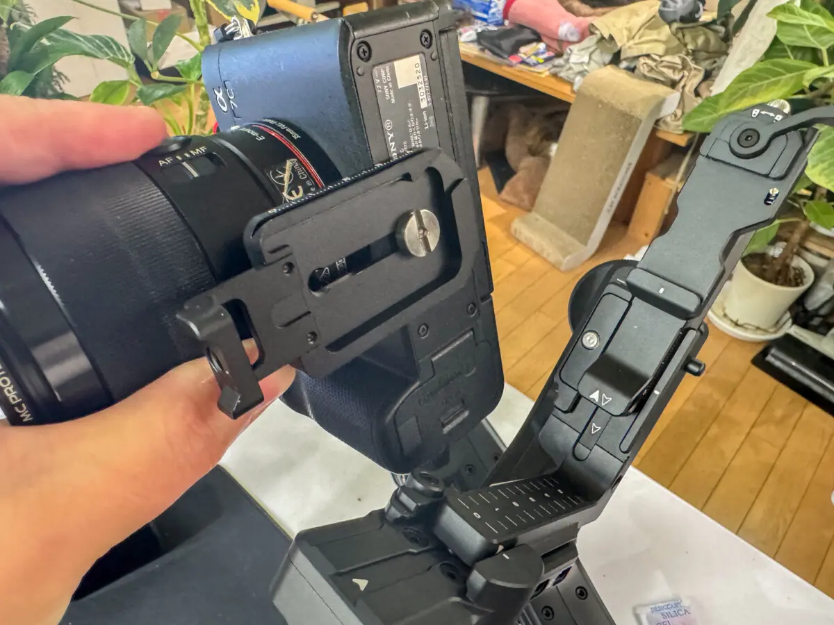 デジカメもスマホも使える3軸ジンバル「FeiyuTech SCORP-Mini 2 デジカメもスマホも使える3軸ジンバル「FeiyuTech SCORP-Mini 2