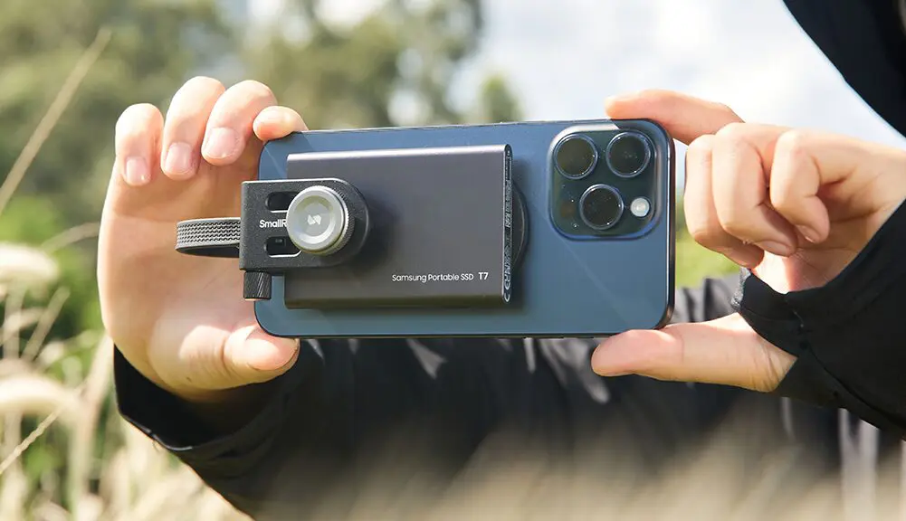 外付けSSDをスマートフォンに取り付けるMagSafeマウント、SmallRigから