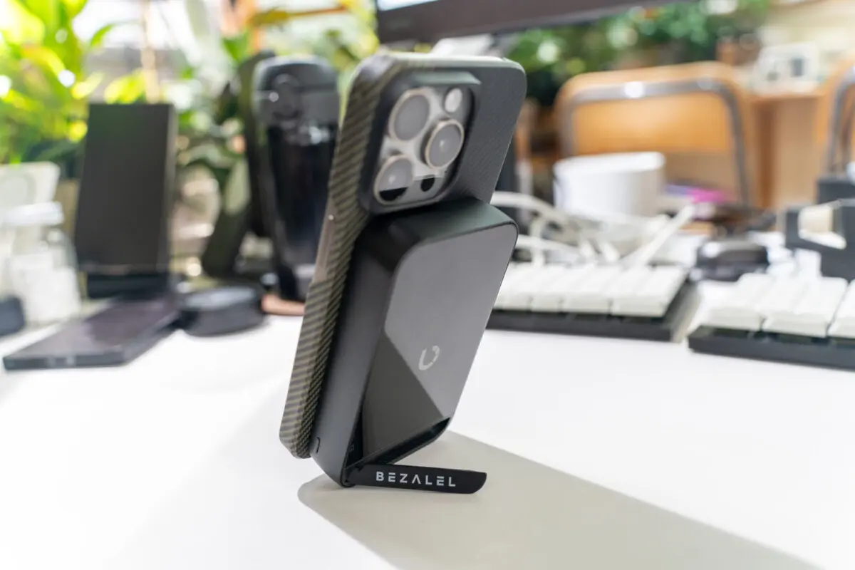 iPhoneとAirPodsを同時に充電できる「BEZALEL Prelude XR