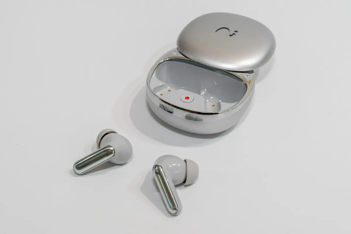 文字でリアルタイム翻訳が可能なAIイヤホン・レコーダー「viaim RecDot