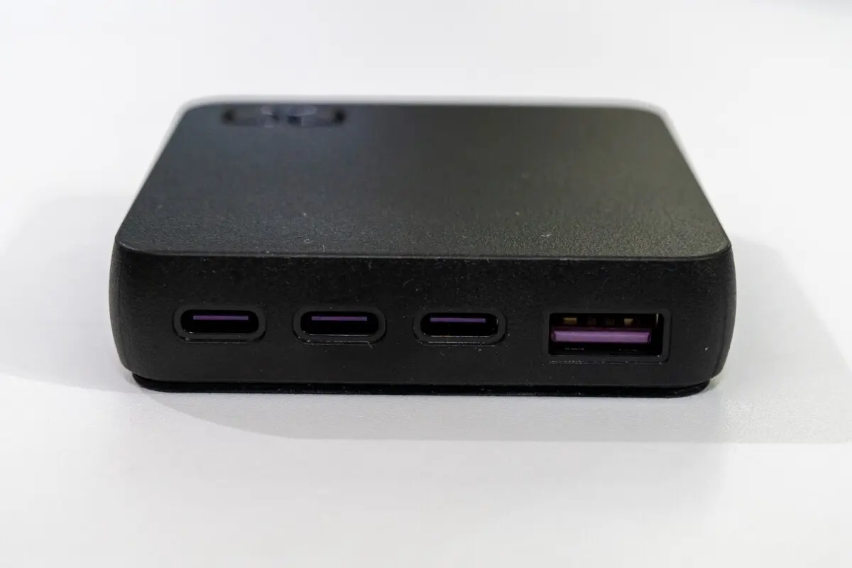 CIOの薄型4ポート充電器「NovaPort SLIM QUAD for DESK 67W