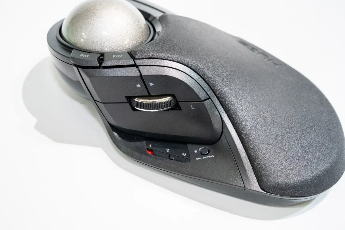 エレコム、トラックボールマウスの新モデル「HUGE PLUS」「bitra」計3