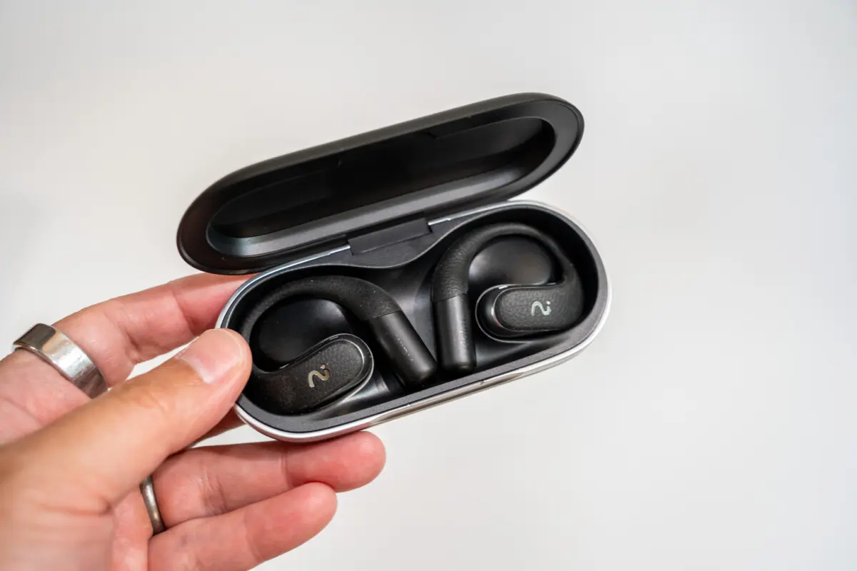 装着したまま録音がはかどる オープンイヤー型AIイヤホン「viaim