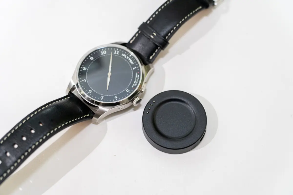 iFLYTEK AIWATCH レビュー：アナログとAIが融合したビジネス特化型