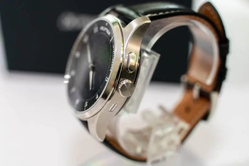 iFLYTEK AIWATCH レビュー：アナログとAIが融合したビジネス特化型