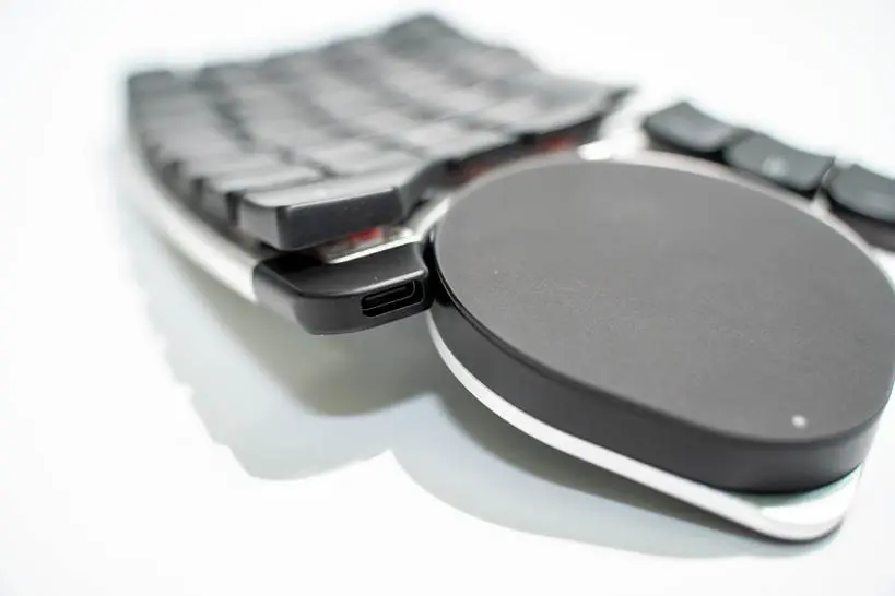 モジュール交換式の分割キーボード「Naya Create」日本語配列モデルが