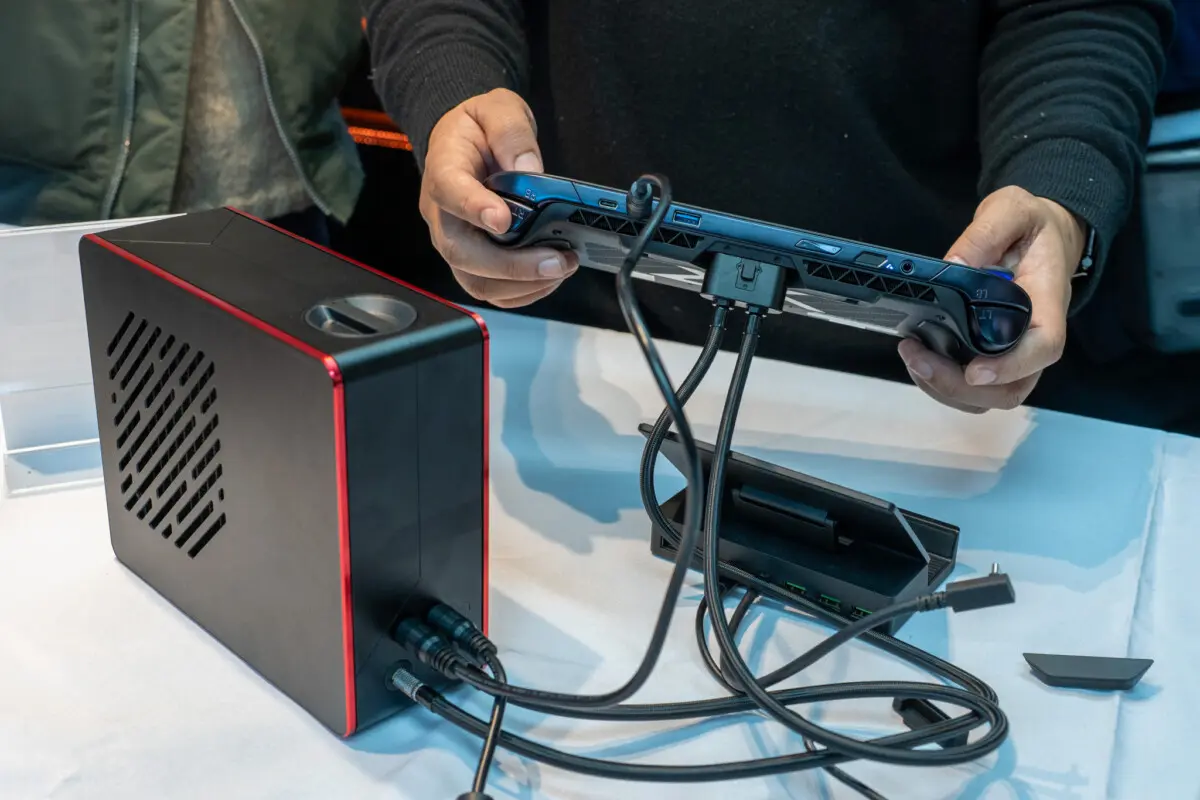 デスクトップ級の性能を手のひらに――「OneXFly APEX」国内発表、AMD