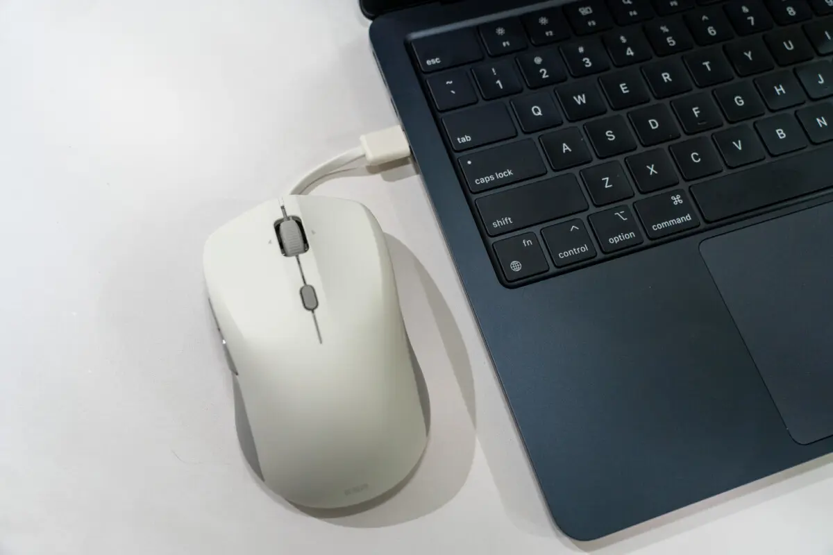 マグネットでノートPCにくっつく「ESR MagMouse」レビュー【PR
