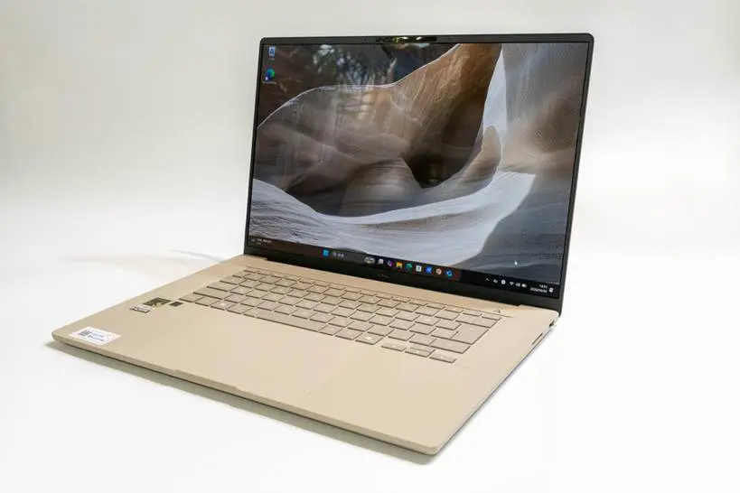 16型OLEDで約1.2kg。Snapdragon X2 Elite Extreme搭載の「ASUS Zenbook