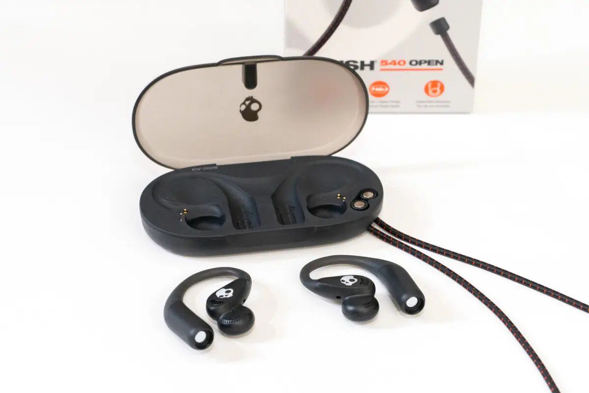 充電ケースのストラップがネックバンドに変わる。Skullcandy「Push 540