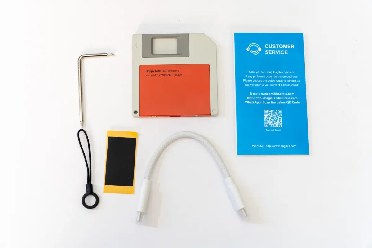 見た目はフロッピー、中身は10Gbps SSD。HAGiBiSの遊び心ケースを試す