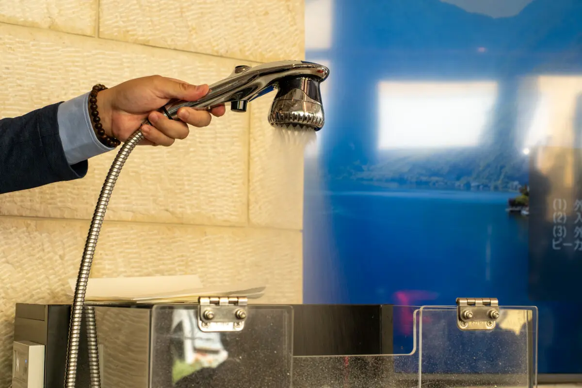 ミラブルの泡を1.5MPaで噴射。コードレス高圧洗浄機「AQUABLAST MINI